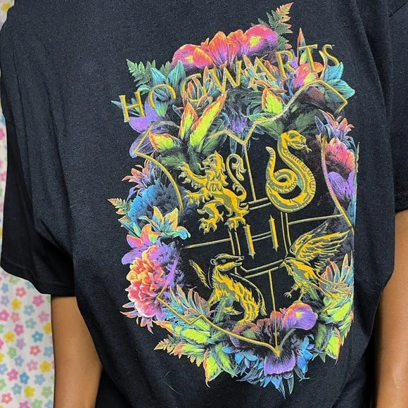 Hog wars house tshirt. Vibrant and bright colors. Size XL. Perfect condition! - Picture 5 of 6